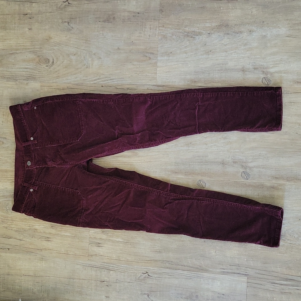 Perfect condition levis size 29 waist, maroon cropped corduroy jeans